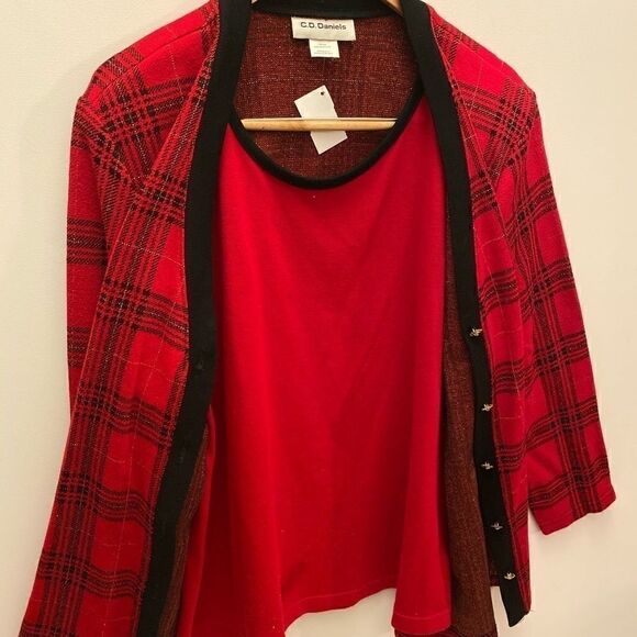 C.D Daniels Cardigan with build in tank - Picture 10 of 10